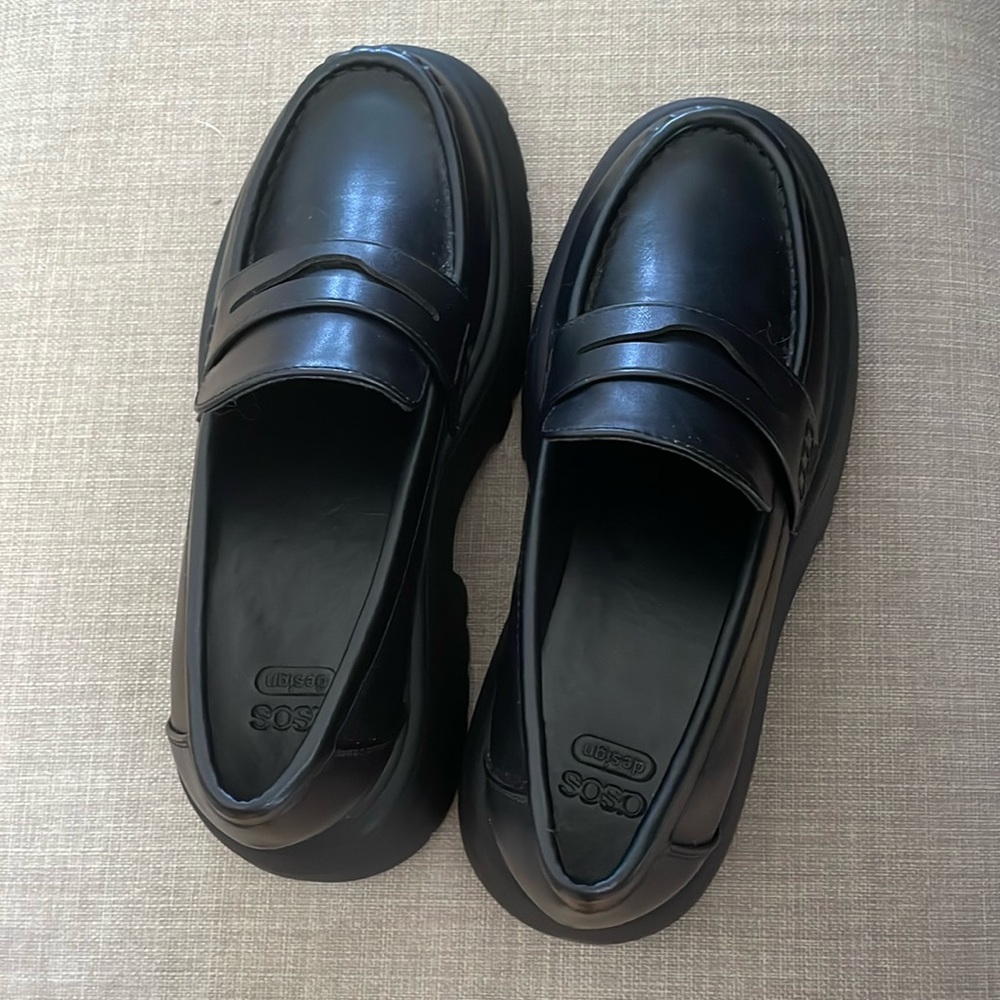 Women’s black loafers size 7 - never worn (didn’t fit)